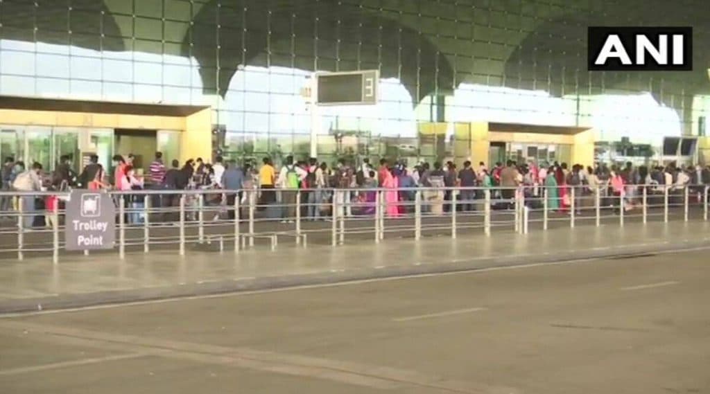 Domestic Flights Guidelines: देशात आज पासून देशांतर्गत विमान सेवा सुरु; महाराष्ट्र सरकारने जारी केल्या मार्गदर्शक सुचना Domestic Flights Guidelines: देशात आज पासून देशांतर्गत विमान सेवा सुरु; महाराष्ट्र सरकारने जारी केल्या मार्गदर्शक सुचना