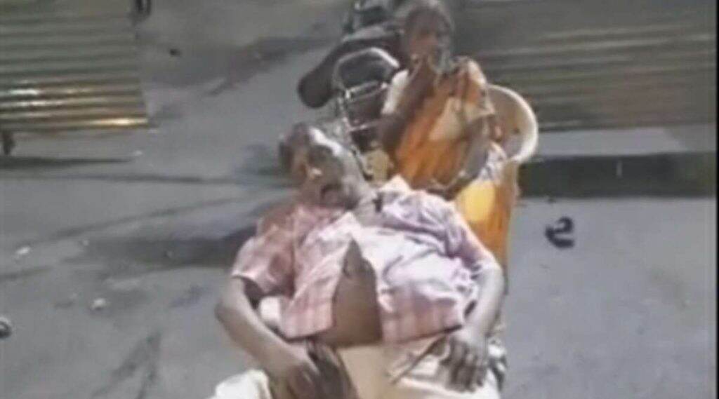 पुणे: लॉकडाऊन दरम्यान रुग्णवाहिकेच्या प्रतीक्षेत एका 54 वर्षीय व्यक्तीचा मृत्यू पुणे: लॉकडाऊन दरम्यान रुग्णवाहिकेच्या प्रतीक्षेत एका 54 वर्षीय व्यक्तीचा मृत्यू