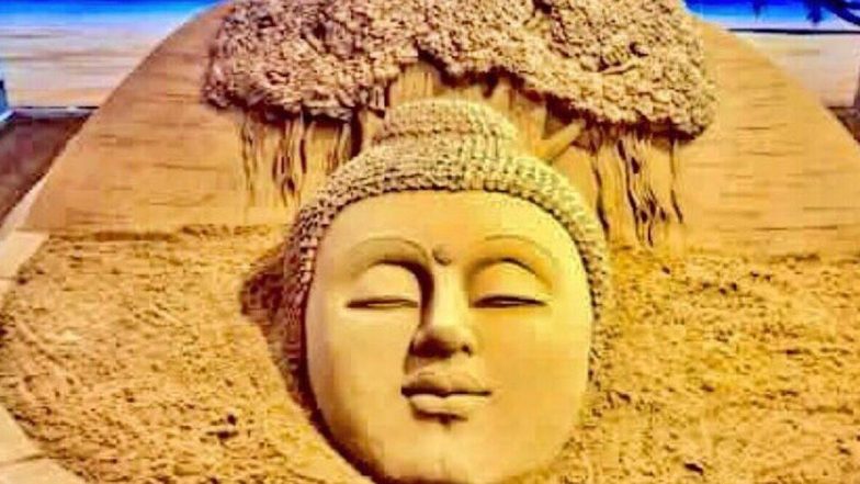 Buddha Purnima 2020: बुद्ध जयंतीचं औचित्य साधत  वाळूशिल्पकार सुदर्शन पटनायक यांनी भगवान गौतम बुद्ध यांचं मोहक सॅन्ड आर्ट थ्रोबॅक फोटोच्या माध्यमातून केलं शेअर!