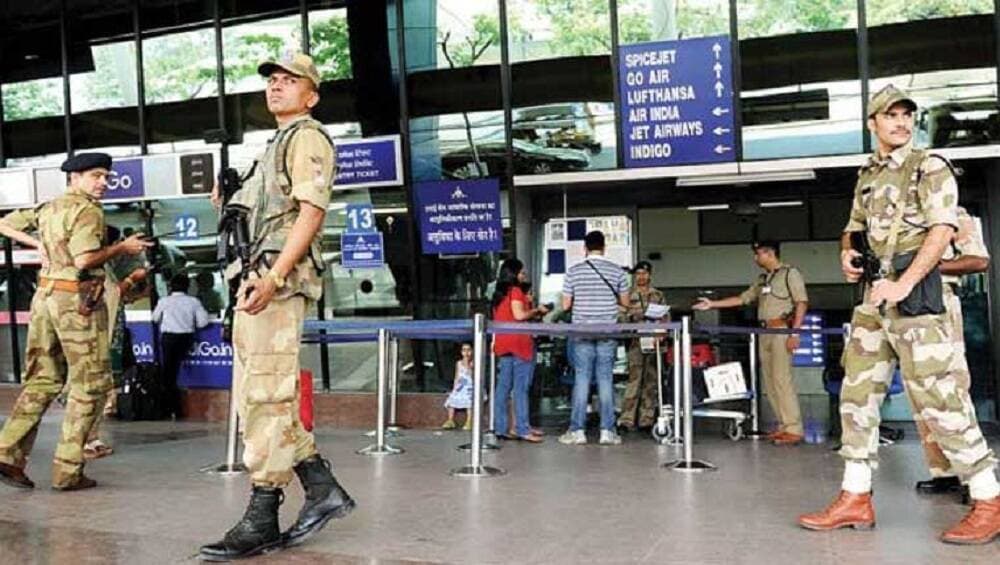 मुंबई पोलिसांच्या मदतीला आजपासून CISF आणि CRPF च्या 5 तुकड्या तैनात मुंबई पोलिसांच्या मदतीला आजपासून CISF आणि CRPF च्या 5 तुकड्या तैनात