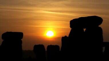 Summer Solstice 2020 at Stonehenge Free Live Streaming Online: वर्षातील सर्वात मोठ्या दिवसाचा स्टोनहेंज येथील सूर्योदय आणि सुर्यास्ताचा लाईव्ह अनुभव घ्या; जाणून घ्या कुठे व कसे पाहाल