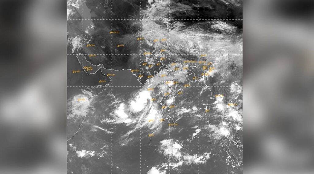 निसर्ग चक्रीवादळात नागरिकांच्या सुरक्षेसाठी मुंबई मध्ये कलम 144 अंतर्गत संचारबंदी लागू; पोलिस आयुक्तांद्वारे आदेश जारी निसर्ग चक्रीवादळात नागरिकांच्या सुरक्षेसाठी मुंबई मध्ये कलम 144 अंतर्गत संचारबंदी लागू; पोलिस आयुक्तांद्वारे आदेश जारी
