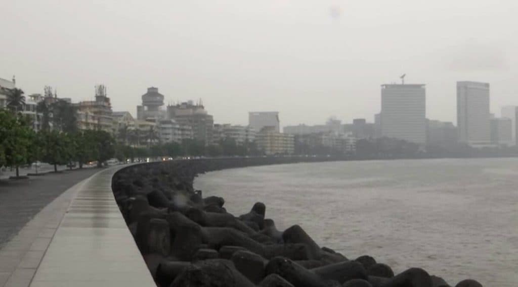 Cyclone Nisarga Update: निसर्ग चक्रीवादळ संकटाचा मुंबईवरील धोका टळला?; वाऱ्याचा वेगही मंदावला, पण पाऊस कायम Cyclone Nisarga Update: निसर्ग चक्रीवादळ संकटाचा मुंबईवरील धोका टळला?; वाऱ्याचा वेगही मंदावला, पण पाऊस कायम