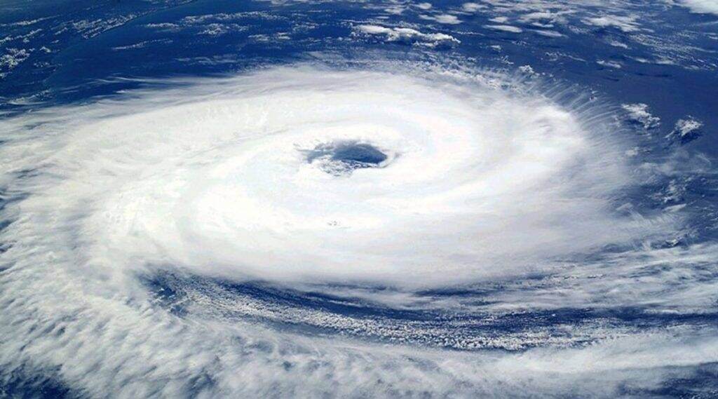 Cyclone Nisarga Updates: मुंबई, ठाणे, रायगड येथे 120 kmph वेगाने वारे वाहणार- IMD Cyclone Nisarga Updates: मुंबई, ठाणे, रायगड येथे 120 kmph वेगाने वारे वाहणार- IMD
