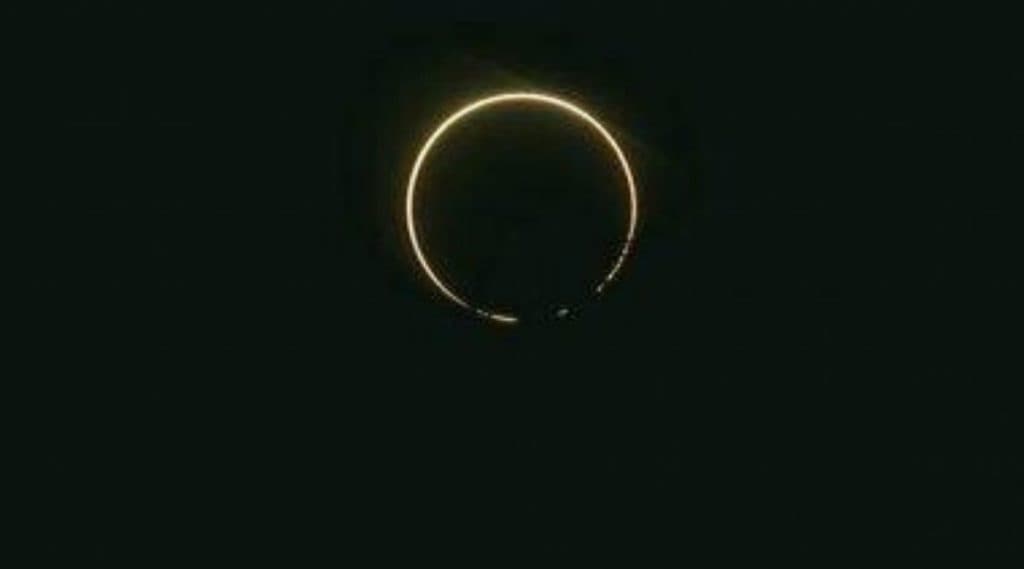 कंकणाकृती सूर्यग्रहणात झालं Ring of Fire 2020 चं दर्शन; पहा हे विलोभनीय दृश्य ! कंकणाकृती सूर्यग्रहणात झालं Ring of Fire 2020 चं दर्शन; पहा हे विलोभनीय दृश्य !