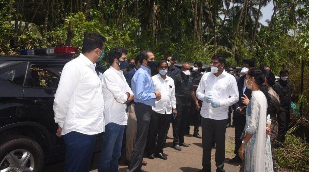 Cyclone Nisarga चा तडाखा बसलेल्या रायगड जिल्ह्याला 100 कोटींंची तातडीची मदत जाहीर, पंचनाम्यानंतर भरपाईचं स्वरूप ठरणार: मुख्यमंत्री उद्धव ठाकरे यांची घोषणा Cyclone Nisarga चा तडाखा बसलेल्या रायगड जिल्ह्याला 100 कोटींंची तातडीची मदत जाहीर, पंचनाम्यानंतर भरपाईचं स्वरूप ठरणार: मुख्यमंत्री उद्धव ठाकरे यांची घोषणा