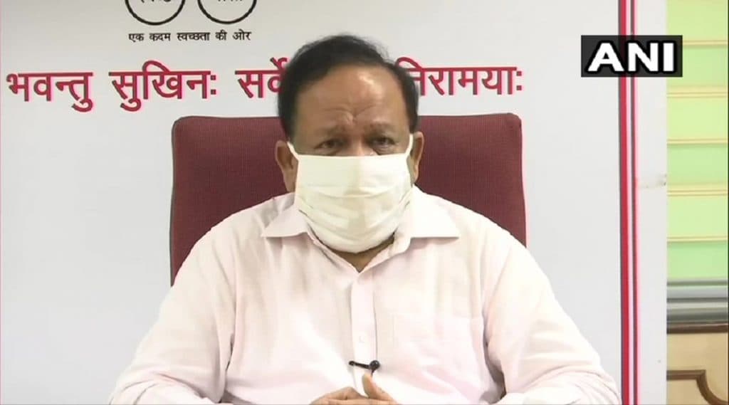 देशात COVID19 च्या रुग्णांचा रिकव्हरी रेट 63 टक्के तर मृत्यूदर 2.72% वर पोहचला; आरोग्यमंत्री हर्ष वर्धन यांची माहिती देशात COVID19 च्या रुग्णांचा रिकव्हरी रेट 63 टक्के तर मृत्यूदर 2.72% वर पोहचला; आरोग्यमंत्री हर्ष वर्धन यांची माहिती