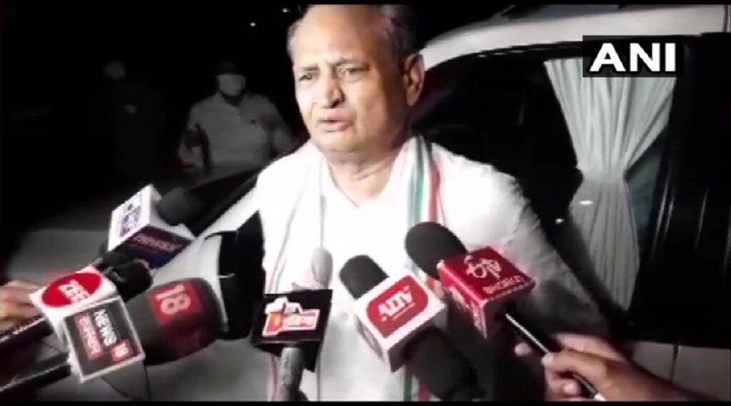 Rajasthan Plotical Crisis: मुख्यमंत्री अशोक गहलोथ यांच्याकडून राज्यपालांना नवे पत्र; अधिवेशन बोलावण्याची मागणी, बहुमत सिद्ध करण्याबाबत उल्लेख नाही Rajasthan Plotical Crisis: मुख्यमंत्री अशोक गहलोथ यांच्याकडून राज्यपालांना नवे पत्र; अधिवेशन बोलावण्याची मागणी, बहुमत सिद्ध करण्याबाबत उल्लेख नाही