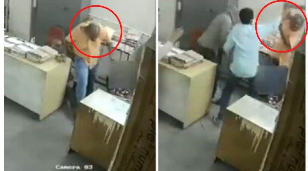 मास्क घालायला सांगितले म्हणुन हॉटेलच्या कर्मचाऱ्याकडून महिलेला मारहाण, CCTV मध्ये रेकॉर्ड झाला धक्कादायक प्रकार (Watch Video) मास्क घालायला सांगितले म्हणुन हॉटेलच्या कर्मचाऱ्याकडून महिलेला मारहाण, CCTV मध्ये रेकॉर्ड झाला धक्कादायक प्रकार (Watch Video)
