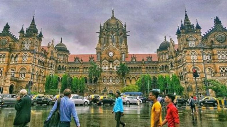 CSMT Turns 133 Today: छत्रपती शिवाजी महाराज टर्मिनस चे हे फोटो आहेत मुंबईची ओळख, लॉकडाउन मध्ये घरूनच घ्या 'या' वास्तूचे दर्शन! (See Photos)