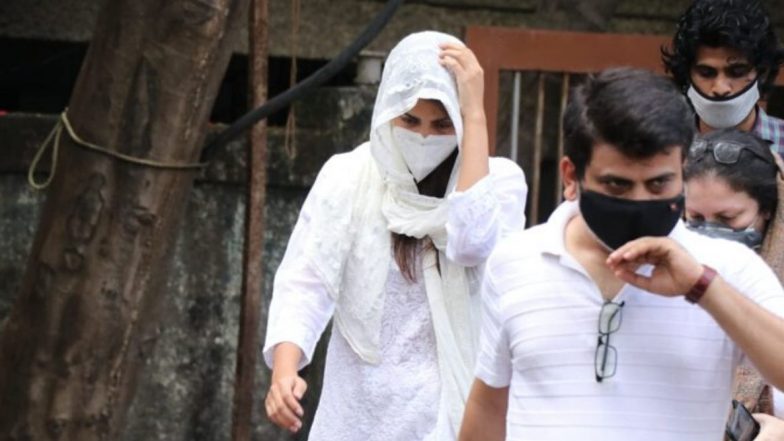 Sushant Singh Rajput Demise: सुशांत सिंह राजपूत याच्या निधनानंतर गर्लफ्रेंड रिया चक्रवती कुपर रुग्णालयात दाखल, पोलिसांकडून चौकशी केली जाणार