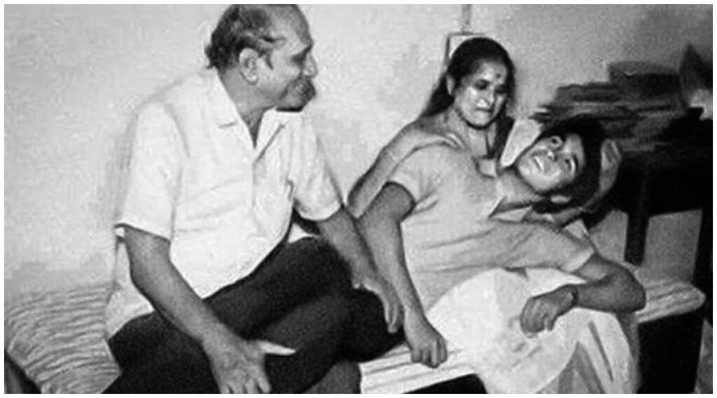 Global Day of Parents 2020: जागतिक पालक दिनी मास्टर ब्लास्टर सचिन तेंडुलकर भावुक; शेअर केला आई-वडीलांचे महत्त्व सांगणारा थ्रोबॅक फोटो Global Day of Parents 2020: जागतिक पालक दिनी मास्टर ब्लास्टर सचिन तेंडुलकर भावुक; शेअर केला आई-वडीलांचे महत्त्व सांगणारा थ्रोबॅक फोटो