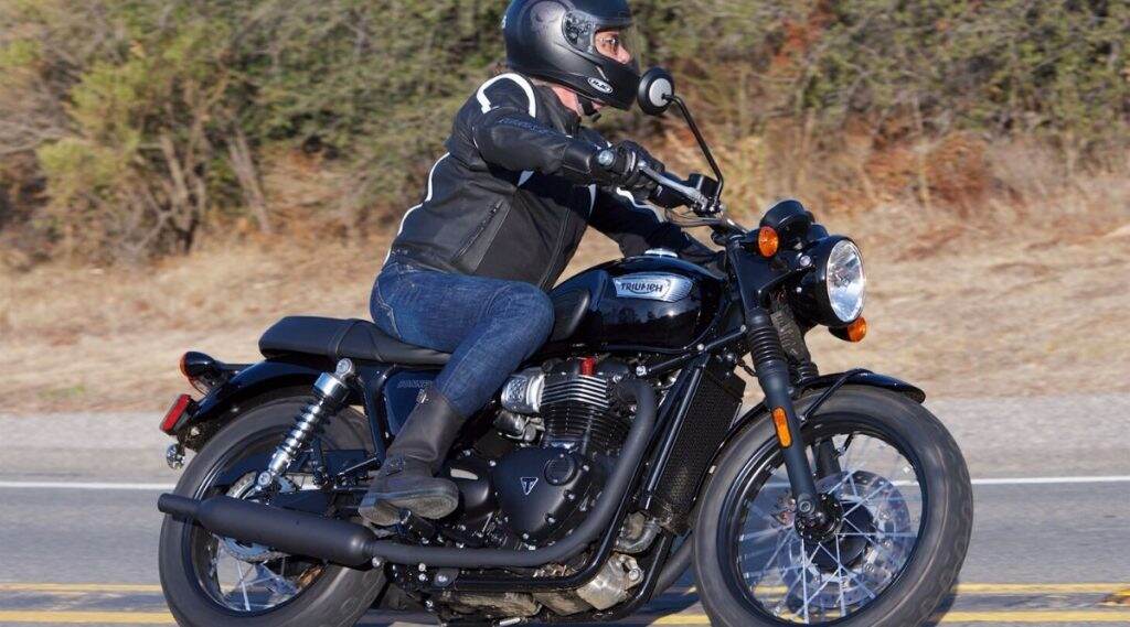 Triumph Bonneville T100 Black आणि Bonneville T120 Black भारतात लॉन्च Triumph Bonneville T100 Black आणि Bonneville T120 Black भारतात लॉन्च