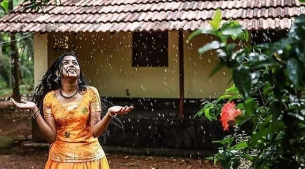First Monsoon Health Tips: पहिल्या पावसात भिजण्याची मजा घ्यायची असेल तर 'या' गोष्टींची घ्या विशेष काळजी First Monsoon Health Tips: पहिल्या पावसात भिजण्याची मजा घ्यायची असेल तर 'या' गोष्टींची घ्या विशेष काळजी