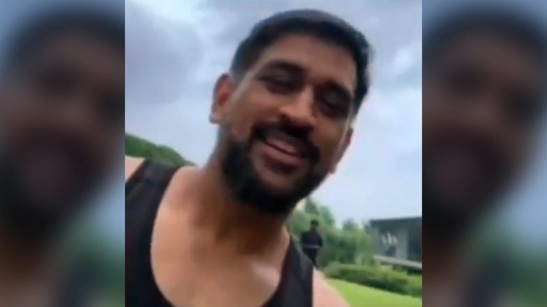 MS Dhoni's New Look: CSK ने खास गाण्याद्वारे एमएस धोनी याला दिले ट्रिब्यूट, चाहत्यांनी नवीन लूकचे केले कौतुक (Watch Video)
