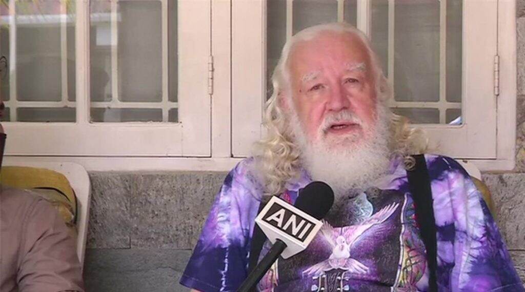 Johnny Pierce,74 वर्षीय अमेरिकन व्यक्तीची टुरिस्ट व्हिसा बिझनेझ व्हिसा मध्ये बदलून देण्यासाठी केरळ उच्च न्यायालयात याचिका; कोरोना संकटकाळात USA पेक्षा भारतात सुरक्षित वाटत असल्याची भावना Johnny Pierce,74 वर्षीय अमेरिकन व्यक्तीची टुरिस्ट व्हिसा बिझनेझ व्हिसा मध्ये बदलून देण्यासाठी केरळ उच्च न्यायालयात याचिका; कोरोना संकटकाळात USA पेक्षा भारतात सुरक्षित वाटत असल्याची भावना