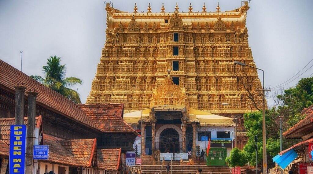 Padmanabhaswamy Temple: सर्वोच्च न्यायालयाचा मोठा निर्णय, केरळच्या पद्मनाभस्वामी मंदिरावर असेल त्रावणकोर राजघराण्याचा अधिकार, तेच करतील संपत्तीची देखभाल Padmanabhaswamy Temple: सर्वोच्च न्यायालयाचा मोठा निर्णय, केरळच्या पद्मनाभस्वामी मंदिरावर असेल त्रावणकोर राजघराण्याचा अधिकार, तेच करतील संपत्तीची देखभाल