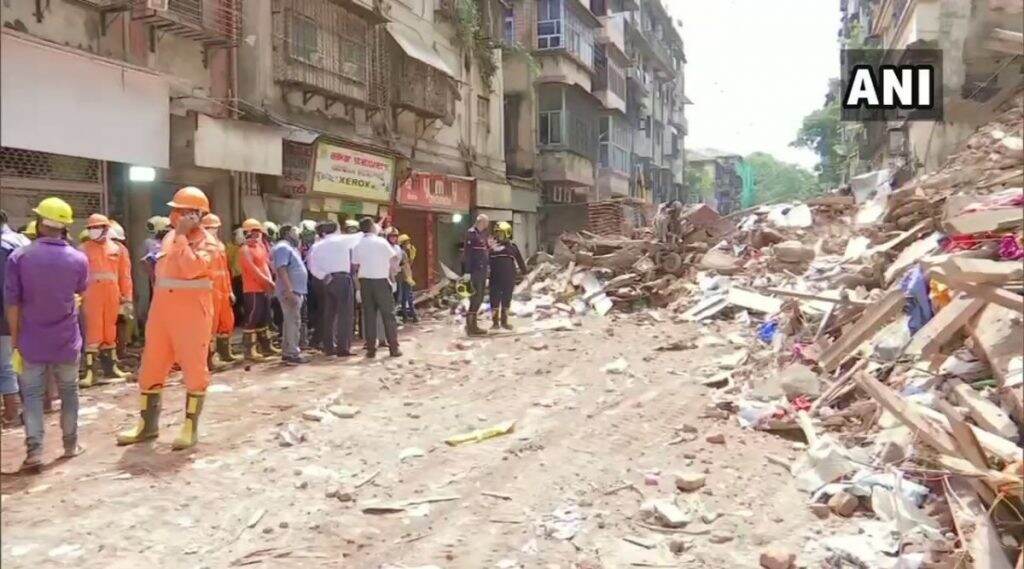Mumbai Building Collapse Update: फोर्ट येथील भानुशाली इमारतीचा भाग कोसळल्याच्या दुर्घटनेत 9 जणांचा मृत्यू, NDRF ची माहिती Mumbai Building Collapse Update: फोर्ट येथील भानुशाली इमारतीचा भाग कोसळल्याच्या दुर्घटनेत 9 जणांचा मृत्यू, NDRF ची माहिती