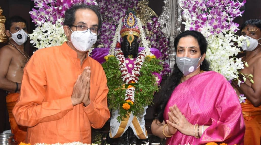 Ashadhi Ekadashi 2020 Mahapuja: विठूराया आम्हाला चमत्कार दाखव, तोंडाला पट्टी बांधून जीवन कसं जगायचं?, मुख्यमंत्री उद्धव बाळासाहेब ठाकरे यांचे विठ्ठलाला साकडे Ashadhi Ekadashi 2020 Mahapuja: विठूराया आम्हाला चमत्कार दाखव, तोंडाला पट्टी बांधून जीवन कसं जगायचं?, मुख्यमंत्री उद्धव बाळासाहेब ठाकरे यांचे विठ्ठलाला साकडे
