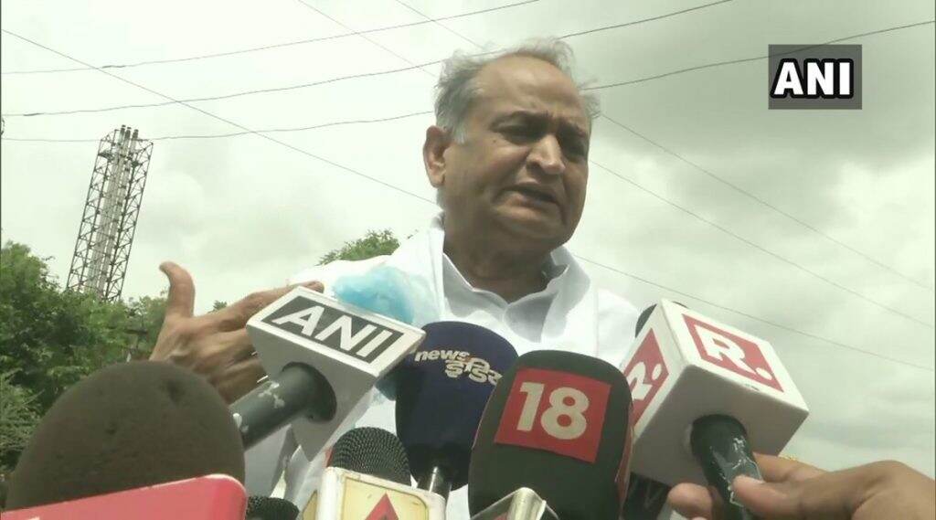 Rajasthan Political Crisis: CBI, IT,ED संस्थांच्या माध्यतून देशात गुंडागर्दी, भाजपच्या मदतीने सचिन पायलट 6 महिन्यांपासून षडयंत्र रचत होते - अशोक गहलोत Rajasthan Political Crisis: CBI, IT,ED संस्थांच्या माध्यतून देशात गुंडागर्दी, भाजपच्या मदतीने सचिन पायलट 6 महिन्यांपासून षडयंत्र रचत होते - अशोक गहलोत