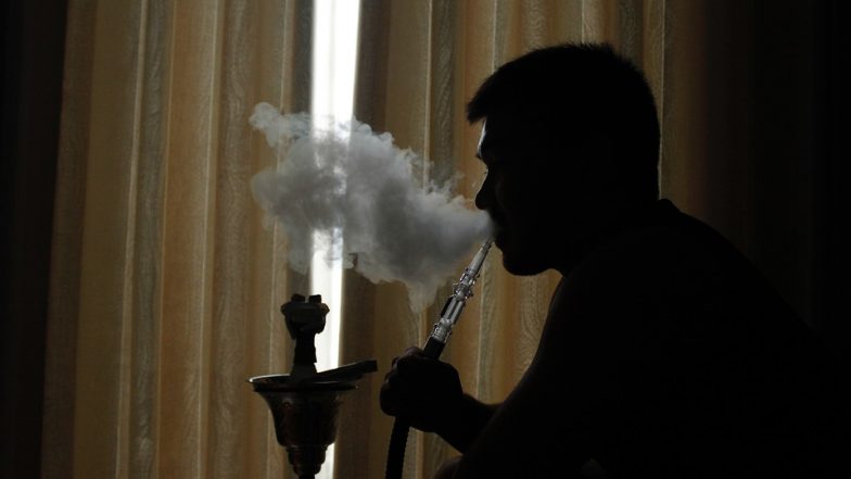 मुंबईतील ओशिवरा स्थित असलेल्या हुक्का पार्लवर टाकण्यात आलेल्या धाडीत 69 जणांना अटक