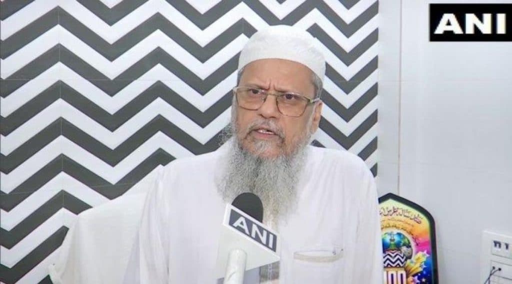 महाराष्ट्र: बकरी ईद निमित्त प्रार्थनेसाठी परवानगी द्यावी, मौलाना सईद नुरी यांची मुख्यमंत्री उद्धव ठाकरे यांना विनंती महाराष्ट्र: बकरी ईद निमित्त प्रार्थनेसाठी परवानगी द्यावी, मौलाना सईद नुरी यांची मुख्यमंत्री उद्धव ठाकरे यांना विनंती