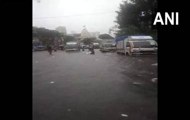 Mumbai Rain Updates: मुंबईसह उपनगरात झालेल्या मुसळधार पावसामुळे नळ बाजार परिसरातील गोल देऊळ येथे साचले पाणी, पहा फोटो