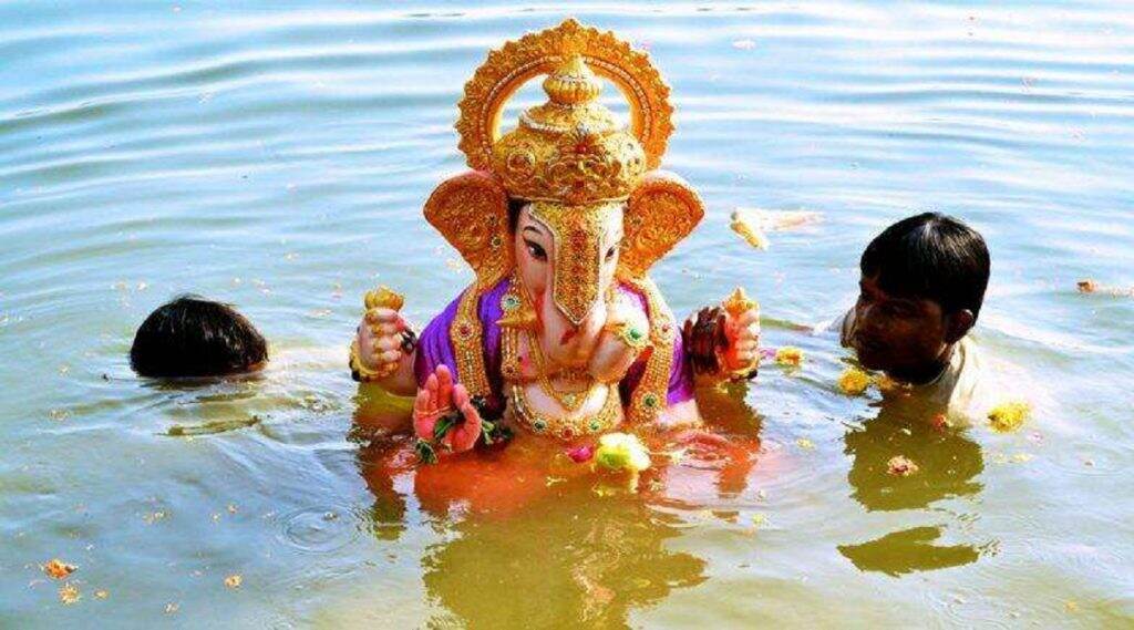 Ganeshotsav 2020: कोविड-19 संकटाच्या पार्श्वभूमीवर गणपती विसर्जनासाठी दक्षिण मुंबई मध्ये 5 अतिरिक्त कृत्रिम तलावांची सोय; पहा कोठे असतील 'ही' तलावं Ganeshotsav 2020: कोविड-19 संकटाच्या पार्श्वभूमीवर गणपती विसर्जनासाठी दक्षिण मुंबई मध्ये 5 अतिरिक्त कृत्रिम तलावांची सोय; पहा कोठे असतील 'ही' तलावं