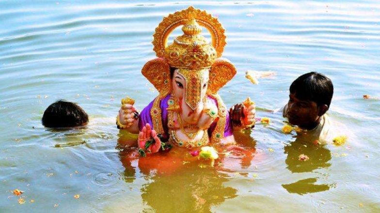 Ganeshotsav 2020: कंटेन्मेंट झोनमधील सार्वजनिक आणि घरगुती गणपतीचे विसर्जन त्याच भागात करावे; BMC च्या सूचना