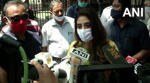 Chinese Apps Banned: चिनी अॅप बंदीवरून तृणमूल काँग्रेस पक्षाच्या खासदार नुसरत जहाँ यांचा मोदी सरकारला सवाल Chinese Apps Banned: चिनी अॅप बंदीवरून तृणमूल काँग्रेस पक्षाच्या खासदार नुसरत जहाँ यांचा मोदी सरकारला सवाल