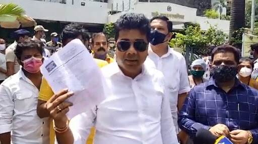 वसई पालिका आयुक्तांच्या दालनात आंदोलनप्रकरणी मनसेचे ठाणे जिल्हाध्यक्ष अविनाश जाधव यांना तडीपारीची नोटीस वसई पालिका आयुक्तांच्या दालनात आंदोलनप्रकरणी मनसेचे ठाणे जिल्हाध्यक्ष अविनाश जाधव यांना तडीपारीची नोटीस