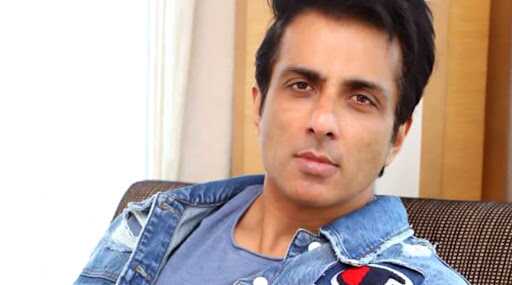 बेघर लोकांच्या मदतीला धावला Sonu Sood; आपल्या पोर्टलच्या माध्यमातून नोएडामध्ये 20 हजार प्रवासी कामगारांना ऑफर केले घर बेघर लोकांच्या मदतीला धावला Sonu Sood; आपल्या पोर्टलच्या माध्यमातून नोएडामध्ये 20 हजार प्रवासी कामगारांना ऑफर केले घर