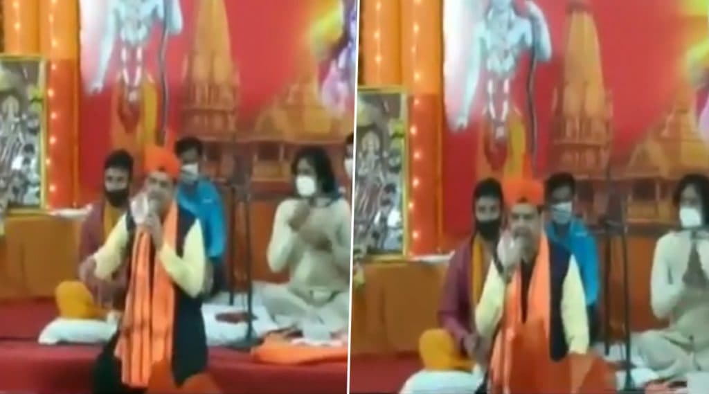 अयोध्या राम मंदिर भूमीपूजन सोहळ्यानिमित्त विरोधी पक्षनेते देवेंद्र फडणवीस यांनी मुंबईतील भाजप कार्यालयात प्रभू श्रीरामांवर गायले भजन, Watch Video अयोध्या राम मंदिर भूमीपूजन सोहळ्यानिमित्त विरोधी पक्षनेते देवेंद्र फडणवीस यांनी मुंबईतील भाजप कार्यालयात प्रभू श्रीरामांवर गायले भजन, Watch Video