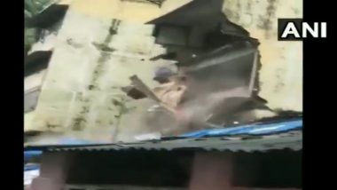Mumbai Rain Updates:  दादर परिसरात इमारतीचा भाग कोसळला; शहरात अधून मधून जोरदार पाऊस, वारा (Watch Video)