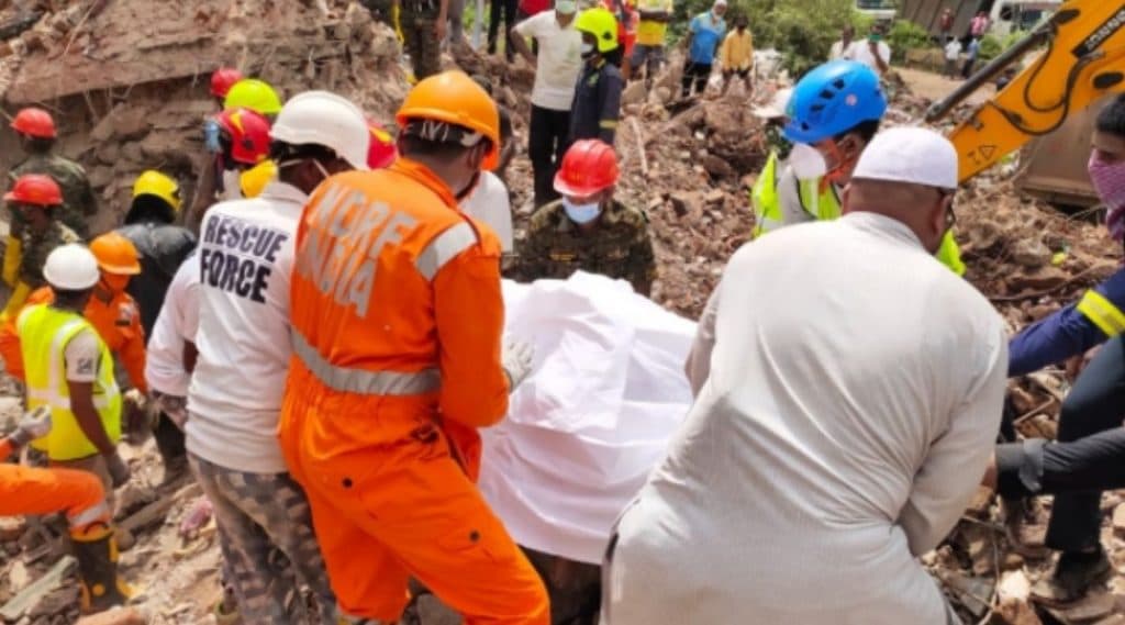 Raigad Building Collapse Death Toll: तारिक गार्डन इमारत दुर्घटनेमध्ये 9 जणांचा मृत्यू Raigad Building Collapse Death Toll: तारिक गार्डन इमारत दुर्घटनेमध्ये 9 जणांचा मृत्यू