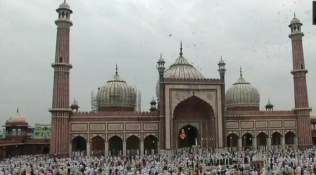 Bakrid 2020: भारतामध्ये आज Eid ul Adha; दिल्लीच्या जामा मशिदीमध्ये नमाज अदा! Bakrid 2020: भारतामध्ये आज Eid ul Adha; दिल्लीच्या जामा मशिदीमध्ये नमाज अदा!