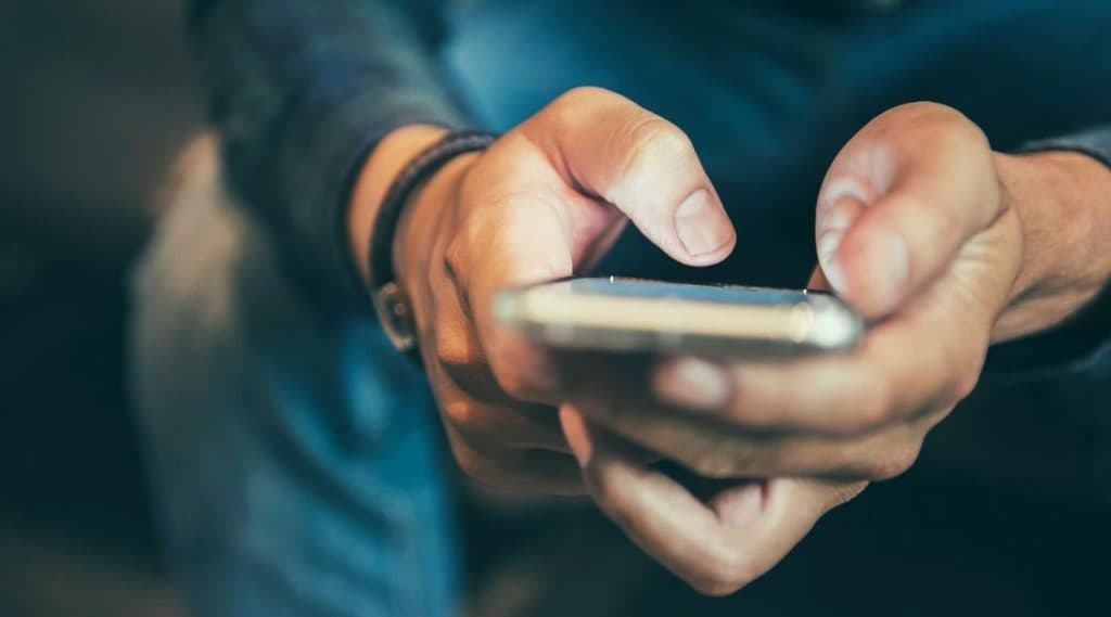 पुण्यात Gay App च्या माध्यमातून समलैंगिक संबंध ठेवण्यास गेलेल्या तरुणाला लुटण्याचा प्रकार; तलवारीच्या धाकाने 81 हजार लुबाडले पुण्यात Gay App च्या माध्यमातून समलैंगिक संबंध ठेवण्यास गेलेल्या तरुणाला लुटण्याचा प्रकार; तलवारीच्या धाकाने 81 हजार लुबाडले