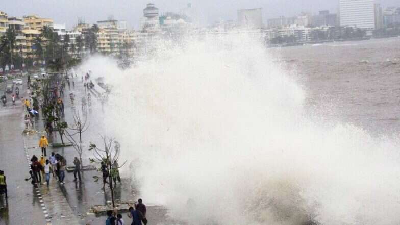 Mumbai High Tide Update Today: मुंबईत आज 12 वाजून 17 मिनिटांनी भरती, 4.26  मीटर उंचीच्या लाटांची शक्यता; रेल्वे सह सार्‍या यंत्रणा अलर्टवर