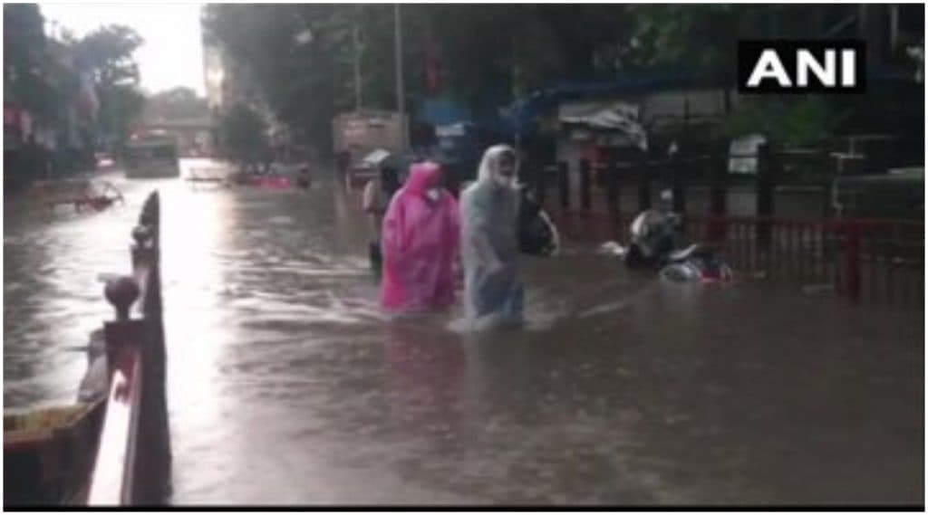 Mumbai Rains Update: मुंबईला पावसानं झोडपलं; अंधेरी- वांद्रे दरम्यान विशेष सेवा सुरु तर वांद्रे-चर्चगेट दरम्यान लोकल सेवा निलंबित Mumbai Rains Update: मुंबईला पावसानं झोडपलं; अंधेरी- वांद्रे दरम्यान विशेष सेवा सुरु तर वांद्रे-चर्चगेट दरम्यान लोकल सेवा निलंबित