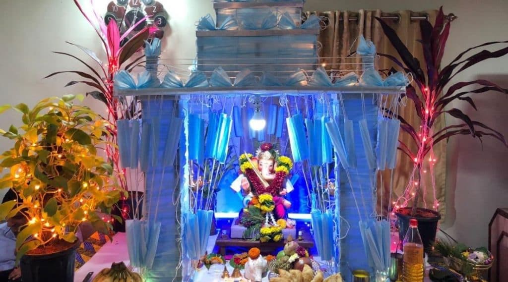 Ganesh Chaturthi 2020: मास्क च्या मखरात बाप्पा विराजमान, बदलापुर येथील भोईर कुटुंंबाची अनोखी कल्पना (Photos Inside) Ganesh Chaturthi 2020: मास्क च्या मखरात बाप्पा विराजमान, बदलापुर येथील भोईर कुटुंंबाची अनोखी कल्पना (Photos Inside)