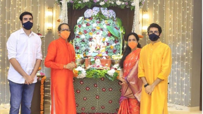 Ganesh Chaturthi 2020: मुख्यमंंत्री उद्धव ठाकरे यांनी कुटुंंबासह वर्षा बंगल्यावर केली गणरायाची पुजा (View Photos)