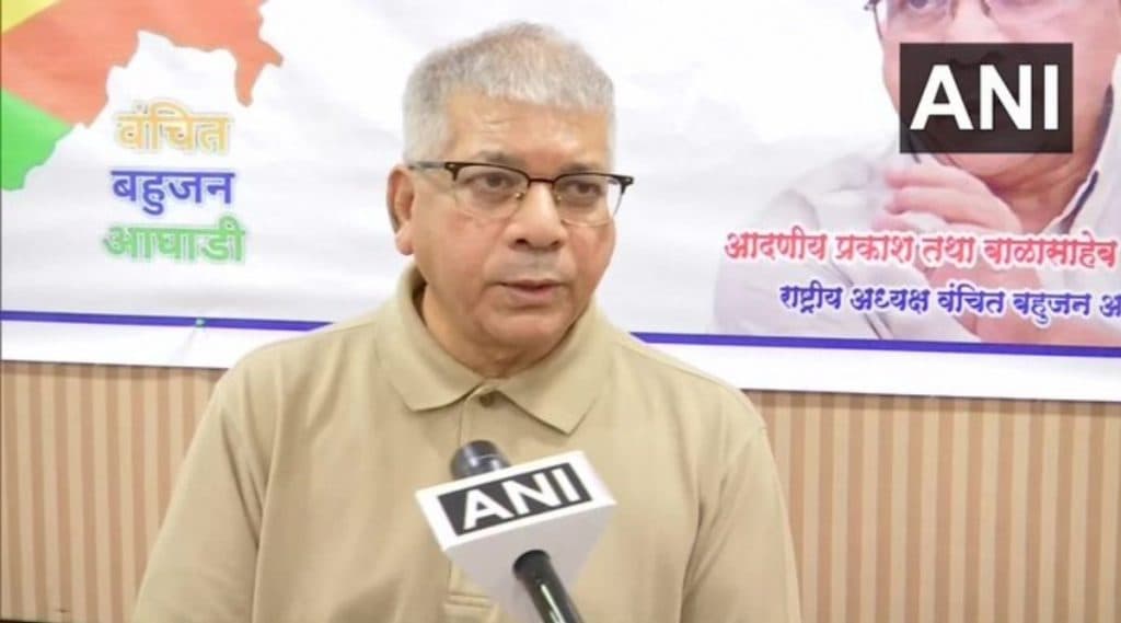 महाराष्ट्र: राज्य सरकारने तातडीने सार्वजनिक वाहतूक, छोटी दुकाने आणि मार्केट सुरु करण्यास सुद्धा परवानगी द्यावी, प्रकाश आंबेडकरांची मागणी महाराष्ट्र: राज्य सरकारने तातडीने सार्वजनिक वाहतूक, छोटी दुकाने आणि मार्केट सुरु करण्यास सुद्धा परवानगी द्यावी, प्रकाश आंबेडकरांची मागणी