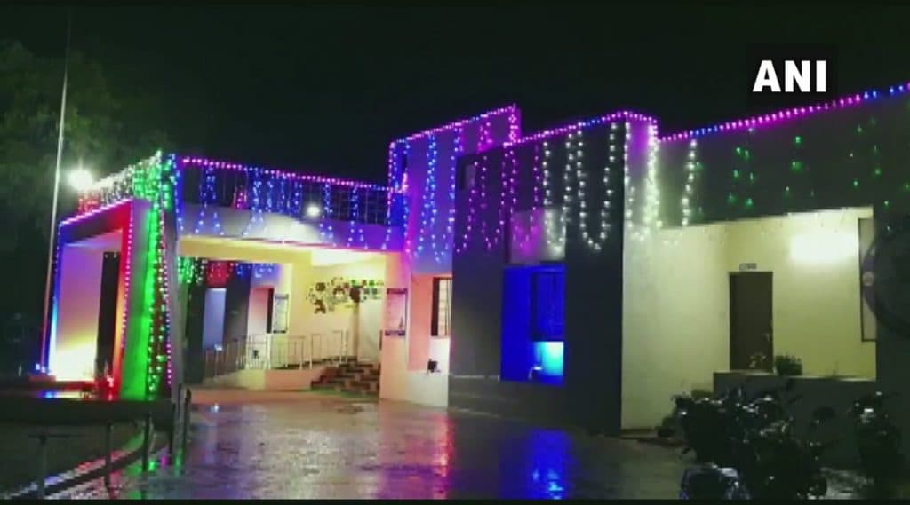 Chikhali Rape Case: बुलढाणा येथे 9 वर्षांच्या मुलीवर बलात्कार करणाऱ्या 2 दोषींना फाशीची शिक्षा; चिखली पोलिस स्थानकात जोरदार सेलिब्रेशन (See Pics) Chikhali Rape Case: बुलढाणा येथे 9 वर्षांच्या मुलीवर बलात्कार करणाऱ्या 2 दोषींना फाशीची शिक्षा; चिखली पोलिस स्थानकात जोरदार सेलिब्रेशन (See Pics)