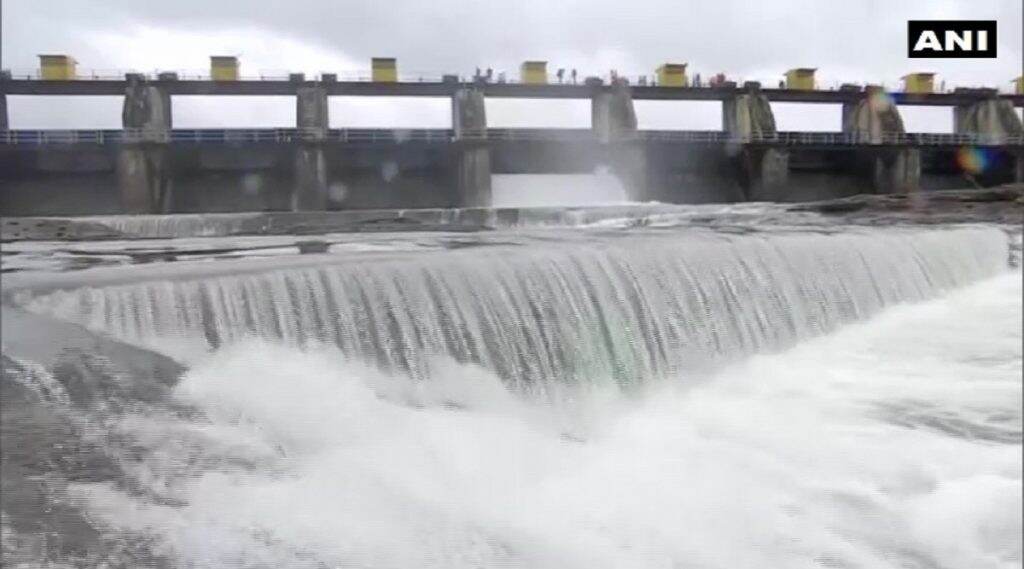 Pune: खडकवासला धरणातून विसर्ग सुरु; शहराला पाणीपुरवठा करणाऱ्या धरणांत 63.91% पाणीसाठा Pune: खडकवासला धरणातून विसर्ग सुरु; शहराला पाणीपुरवठा करणाऱ्या धरणांत 63.91% पाणीसाठा