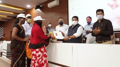 चंद्रपुर जिल्ह्यातील बचतगटांची उत्पादने आता Amazon वर उपलब्ध होणार; विजय वडेट्टीवार यांची माहिती चंद्रपुर जिल्ह्यातील बचतगटांची उत्पादने आता Amazon वर उपलब्ध होणार; विजय वडेट्टीवार यांची माहिती