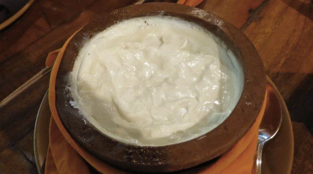 How to Make Curd at Home: घरात विरजण नसताना कसं बनवाल घट्टसर दही? Watch Recipe How to Make Curd at Home: घरात विरजण नसताना कसं बनवाल घट्टसर दही? Watch Recipe