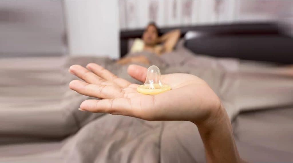 Condoms Washed and Resold: वापरलेले कंडोम धुतले आणि पुन्हा विकले, तीन लाख निरोध जप्त; नागरिकांच्या खासगी क्षणांवरही विकृतांचा डोळा Condoms Washed and Resold: वापरलेले कंडोम धुतले आणि पुन्हा विकले, तीन लाख निरोध जप्त; नागरिकांच्या खासगी क्षणांवरही विकृतांचा डोळा