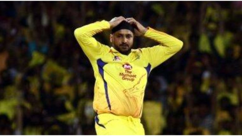 IPL 2020 Update: आयपीएलच्या 13 व्या हंगामातून हरभजन सिंह आऊट, CSK गोलंदाजाने सोशल मीडियावर सांगितले 'हे' कारण