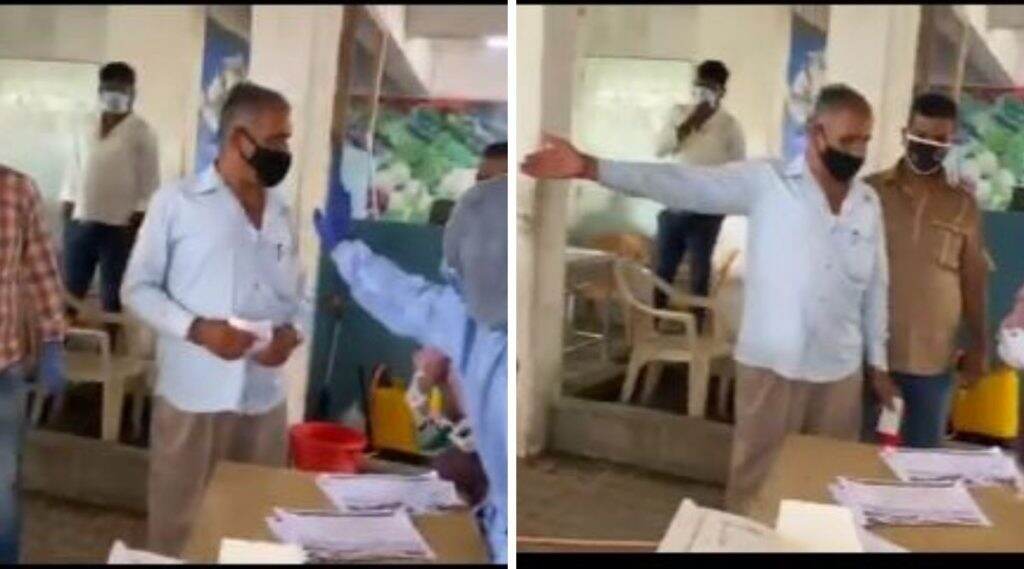 पुणे: कोरोना चाचणी केंद्रावर नागरिकांंनी हल्ला करत स्वॅब नमुने फेकुन दिले, कारण वाचुन माराल डोक्यावर हात (Watch Video) पुणे: कोरोना चाचणी केंद्रावर नागरिकांंनी हल्ला करत स्वॅब नमुने फेकुन दिले, कारण वाचुन माराल डोक्यावर हात (Watch Video)
