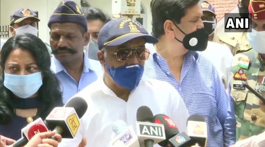 Ex-Navy officer Madan Sharma Maharashtra Governor Meeting: माजी नौदल अधिकारी मदन शर्मा यांनी महाराष्ट्राचे राज्यपाल भगतसिंह कोश्यारी यांची घेतली भेट; राज्य सरकार बरखास्त करून राष्ट्रपती राजवट लागू करण्याची केली मागणी Ex-Navy officer Madan Sharma Maharashtra Governor Meeting: माजी नौदल अधिकारी मदन शर्मा यांनी महाराष्ट्राचे राज्यपाल भगतसिंह कोश्यारी यांची घेतली भेट; राज्य सरकार बरखास्त करून राष्ट्रपती राजवट लागू करण्याची केली मागणी